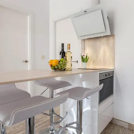 Apartment Bajo Con Jardin Y Piscina Cerca De La Playa Dos Tarifa