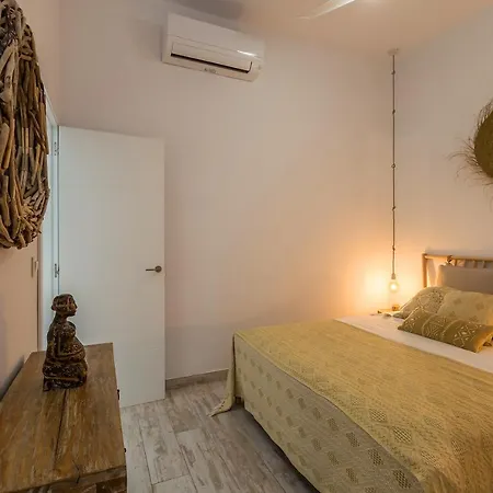 Bajo Con Jardin Y Piscina Cerca De La Playa Dos
